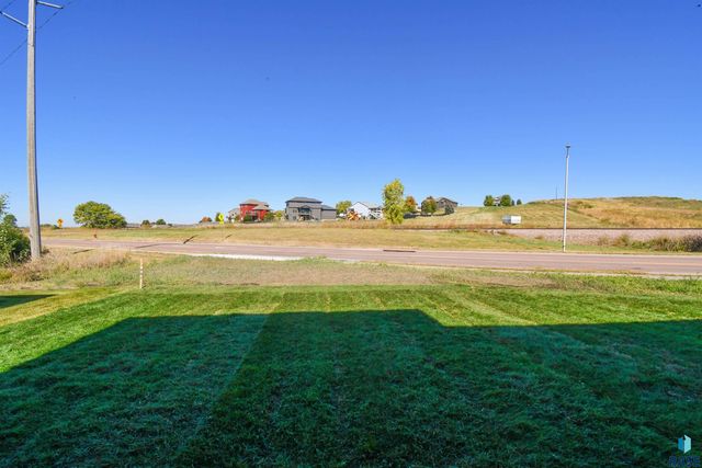 517 N Woodland Ct, Brandon, SD 57005