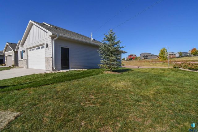 517 N Woodland Ct, Brandon, SD 57005
