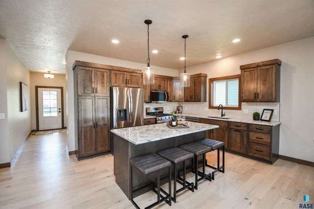 517 N Woodland Ct, Brandon, SD 57005