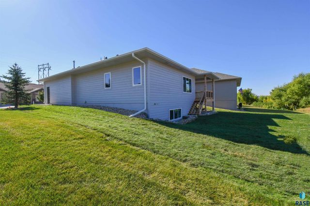 517 N Woodland Ct, Brandon, SD 57005