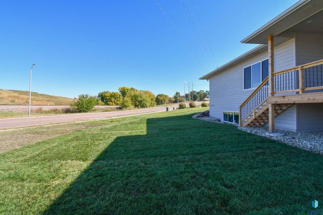 517 N Woodland Ct, Brandon, SD 57005
