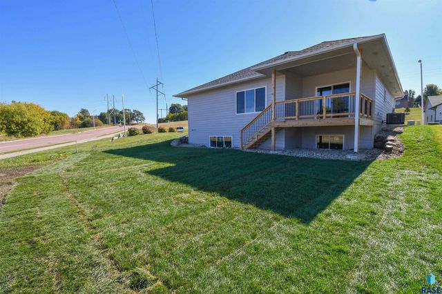 517 N Woodland Ct, Brandon, SD 57005