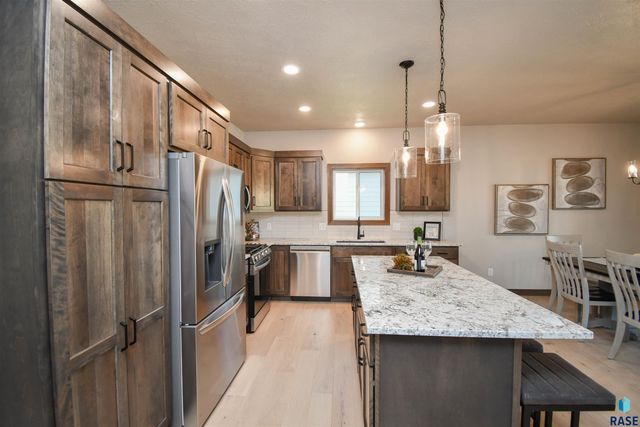 517 N Woodland Ct, Brandon, SD 57005
