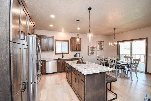 517 N Woodland Ct, Brandon, SD 57005