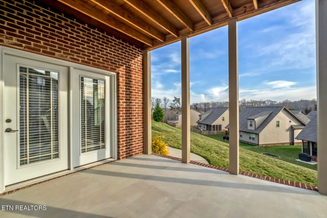 8346 Shoregate Lane, Knoxville, TN 37938