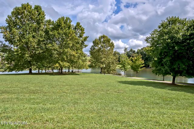 8346 Shoregate Lane, Knoxville, TN 37938