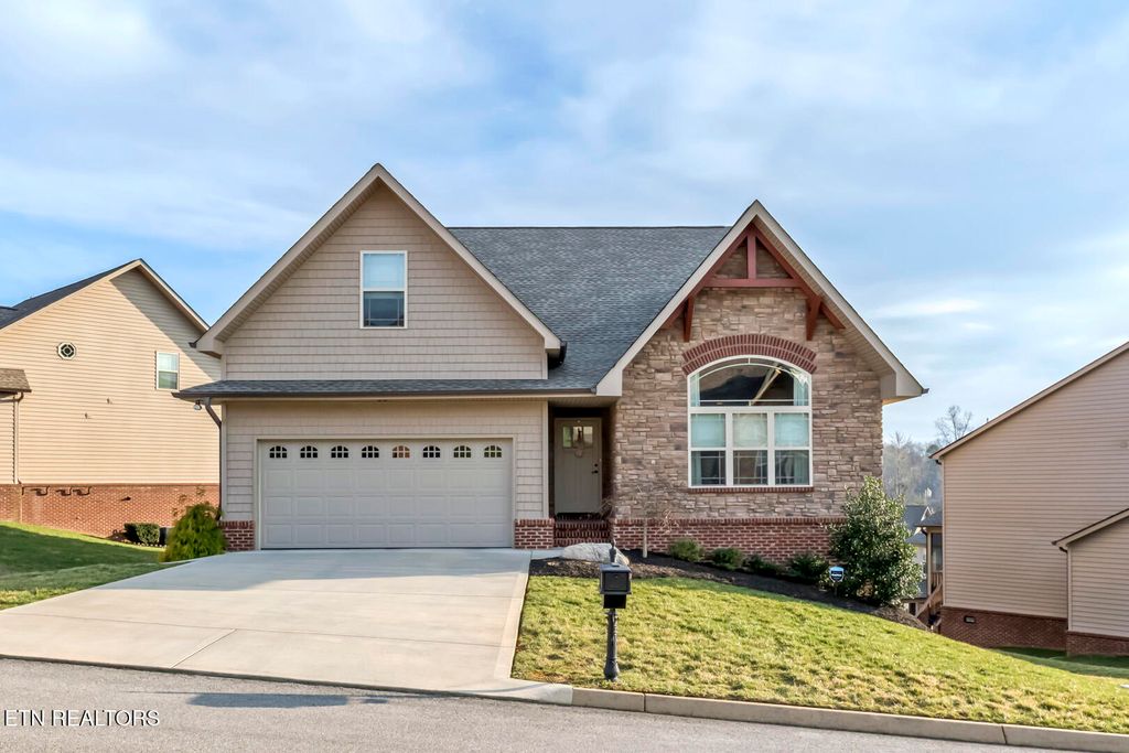 8346 Shoregate Lane, Knoxville, TN 37938