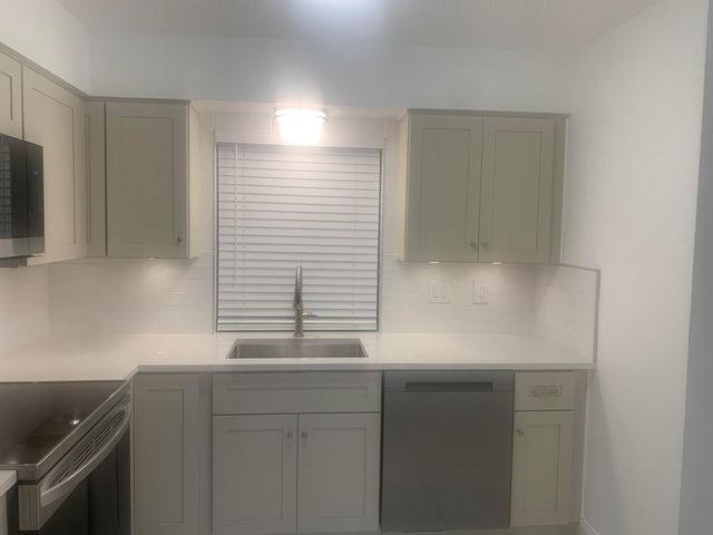9350 NW 38th Place, Sunrise, FL 33351
