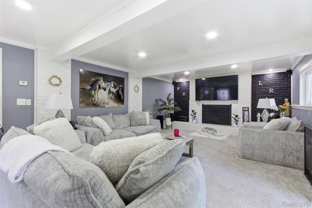 28032 FAIRFAX Street, Southfield, MI 48076