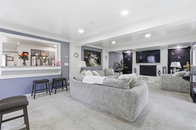 28032 FAIRFAX Street, Southfield, MI 48076