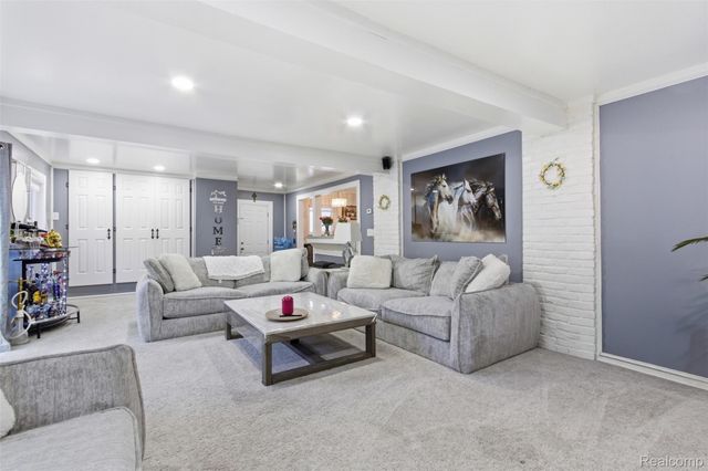 28032 FAIRFAX Street, Southfield, MI 48076