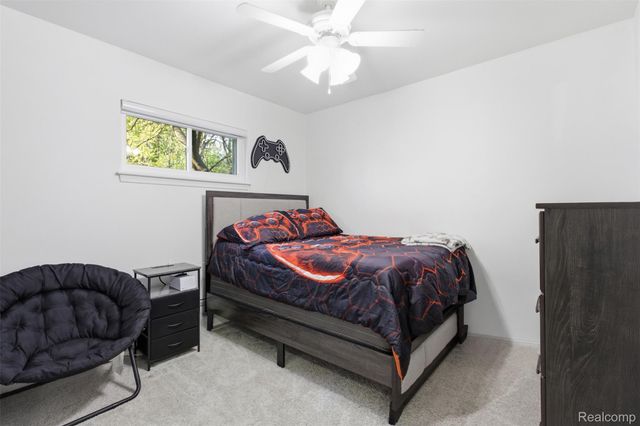 28032 FAIRFAX Street, Southfield, MI 48076