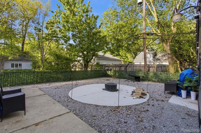 28032 FAIRFAX Street, Southfield, MI 48076