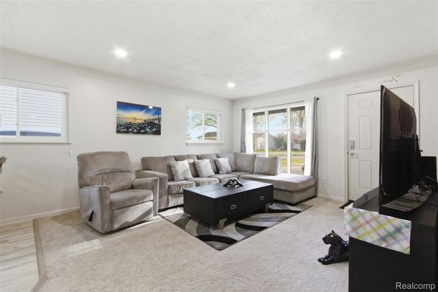 28032 FAIRFAX Street, Southfield, MI 48076