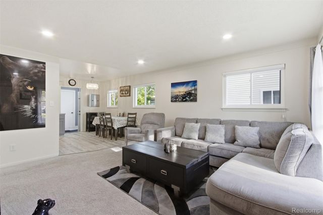 28032 FAIRFAX Street, Southfield, MI 48076