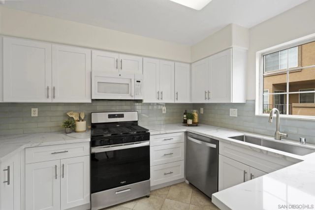 12559 El Camino Real B, San Diego, CA 92130