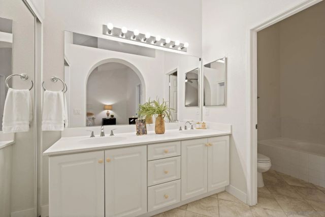 12559 El Camino Real B, San Diego, CA 92130