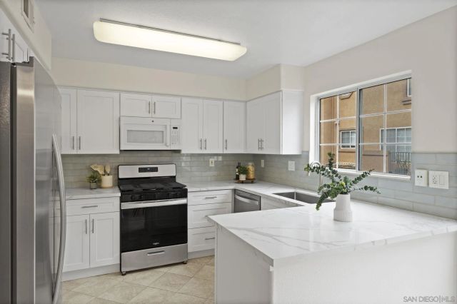 12559 El Camino Real B, San Diego, CA 92130