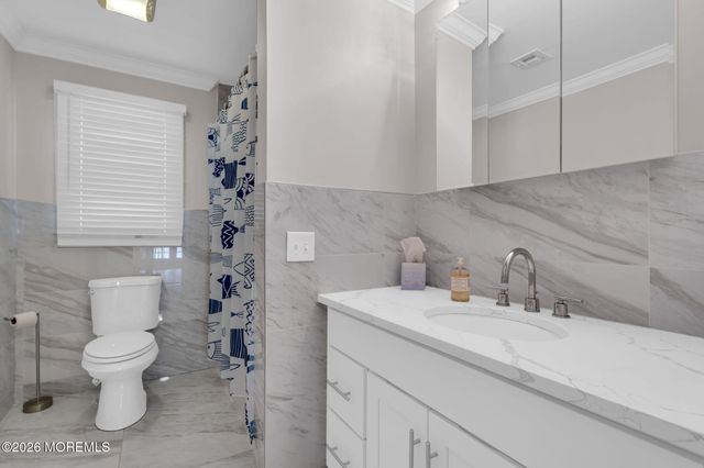 39 Green Island Road, Toms River, NJ 08753