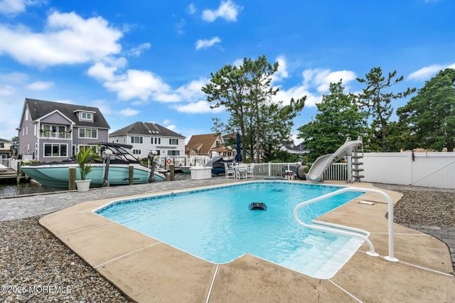 39 Green Island Road, Toms River, NJ 08753