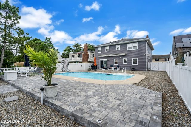 39 Green Island Road, Toms River, NJ 08753