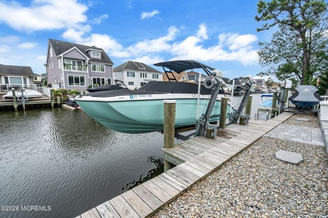 39 Green Island Road, Toms River, NJ 08753