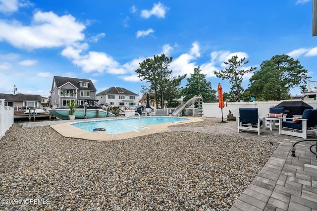 39 Green Island Road, Toms River, NJ 08753