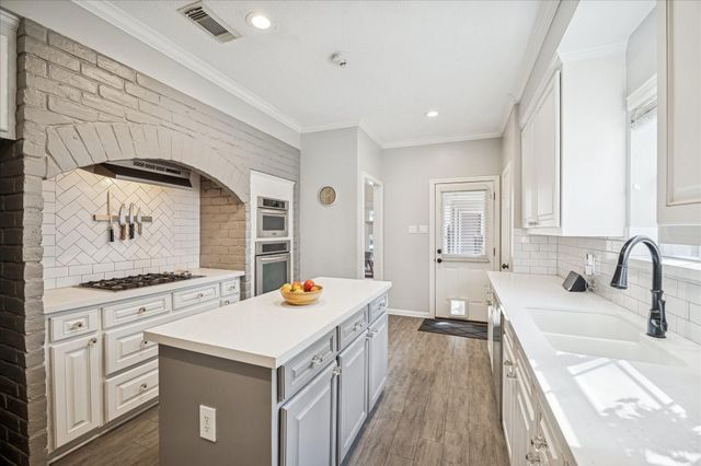 11415 Del Monte Drive, Houston, TX 77077