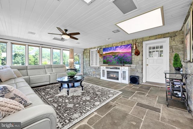 98 HIGHLAND AVE, Ephrata, PA 17522