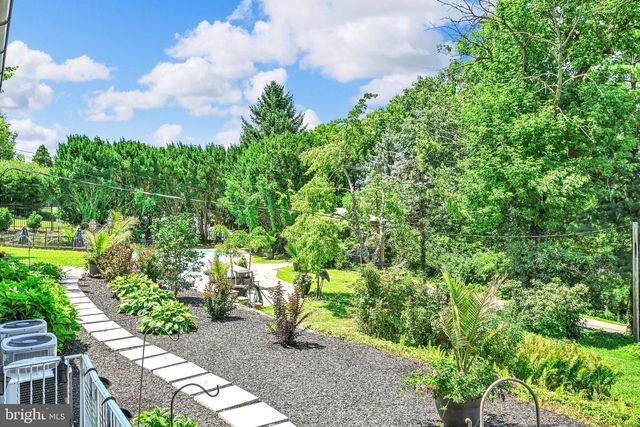 98 HIGHLAND AVE, Ephrata, PA 17522