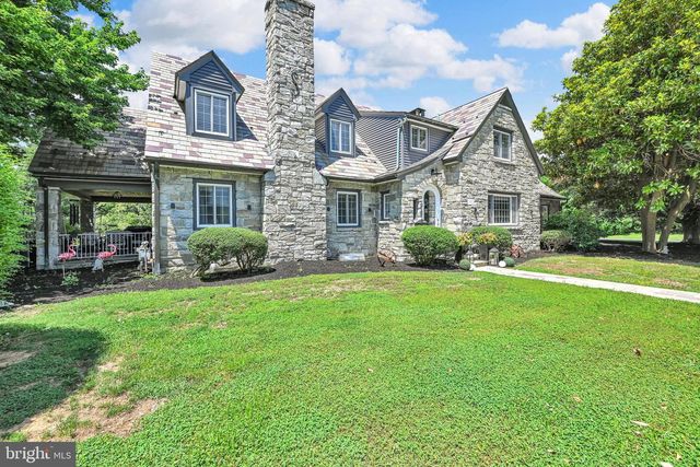98 HIGHLAND AVE, Ephrata, PA 17522