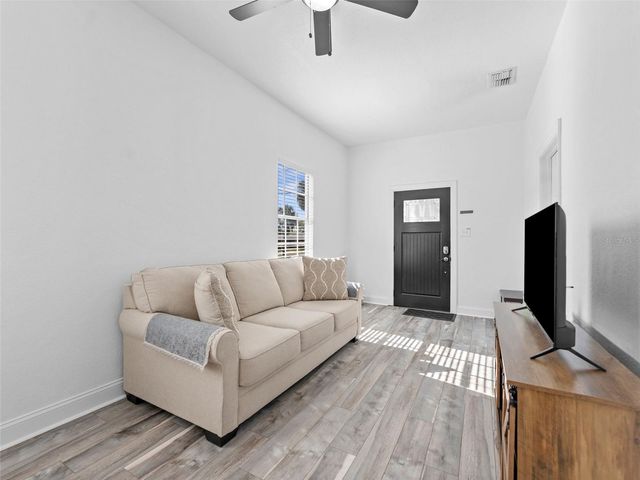 2903 W IVY STREET, Tampa, FL 33607