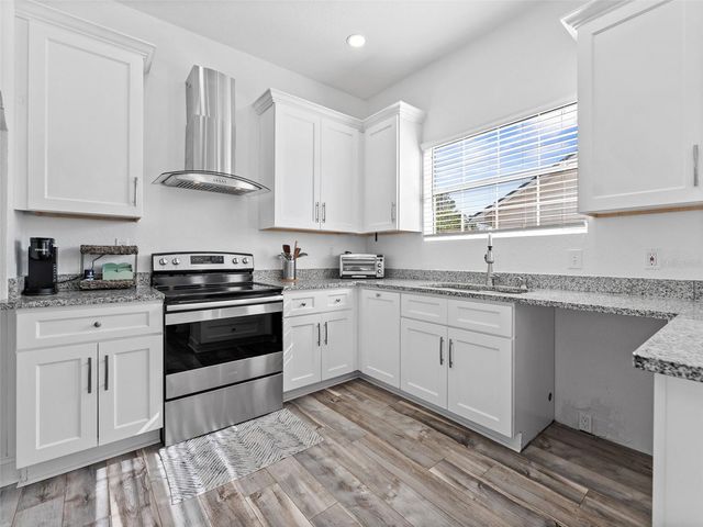 2903 W IVY STREET, Tampa, FL 33607