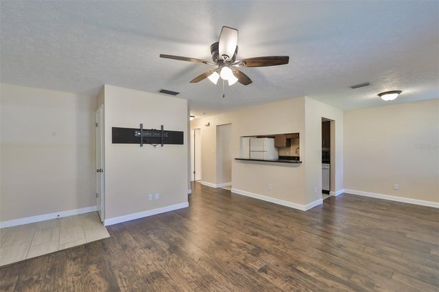 105 N KINGSWAY ROAD, Seffner, FL 33584