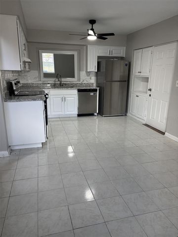 10307 PARKCREST DRIVE, Tampa, FL 33624