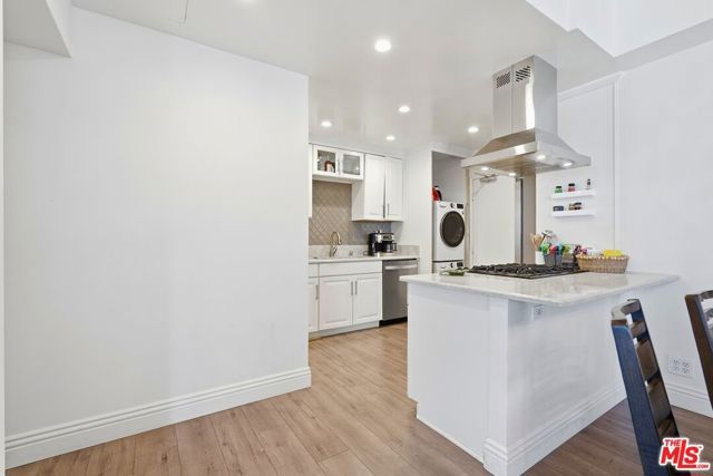 10787 Wilshire Boulevard 402, Los Angeles, CA 90024