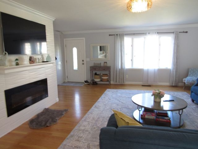 6 Loring Hills Ave B1, Salem, MA 01970