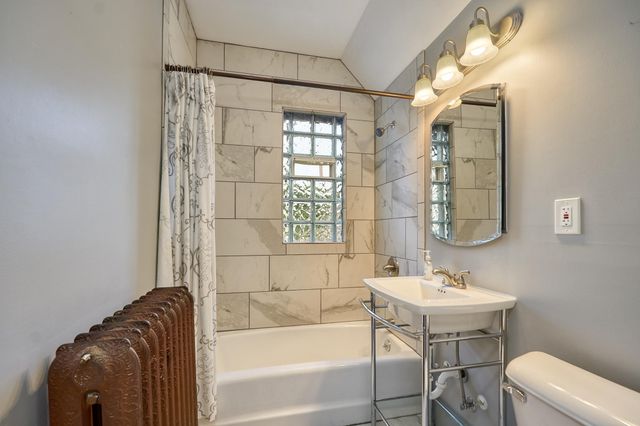 2410 Colfax Avenue S, Minneapolis, MN 55405