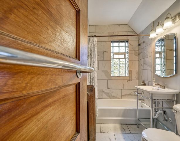 2410 Colfax Avenue S, Minneapolis, MN 55405