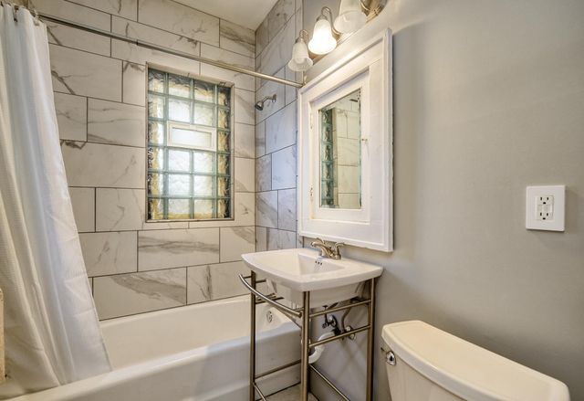 2410 Colfax Avenue S, Minneapolis, MN 55405