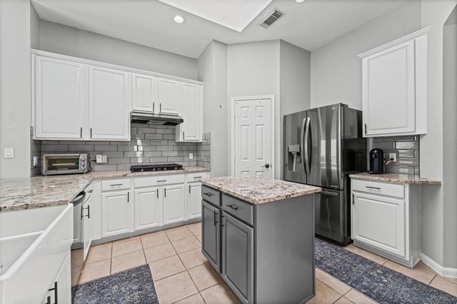 2615 Easton Springs Court, Pearland, TX 77584