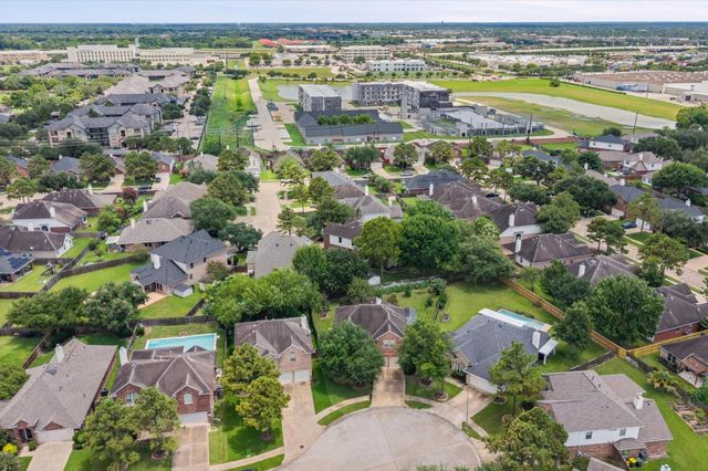 2615 Easton Springs Court, Pearland, TX 77584