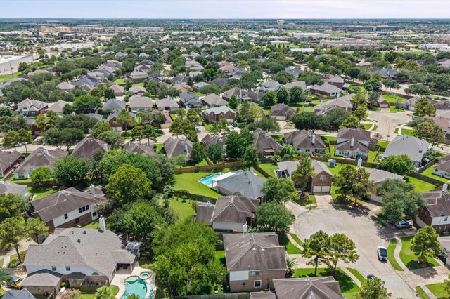 2615 Easton Springs Court, Pearland, TX 77584