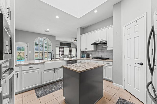 2615 Easton Springs Court, Pearland, TX 77584