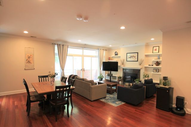 2424 N SOUTHPORT Avenue B, Chicago, IL 60614