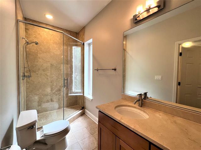 2424 N SOUTHPORT Avenue B, Chicago, IL 60614