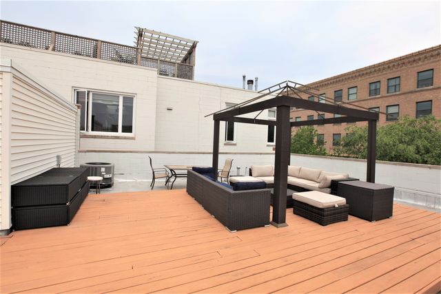 2424 N SOUTHPORT Avenue B, Chicago, IL 60614