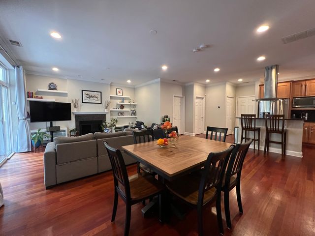 2424 N SOUTHPORT Avenue B, Chicago, IL 60614