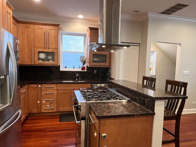 2424 N SOUTHPORT Avenue B, Chicago, IL 60614