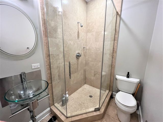 2424 N SOUTHPORT Avenue B, Chicago, IL 60614